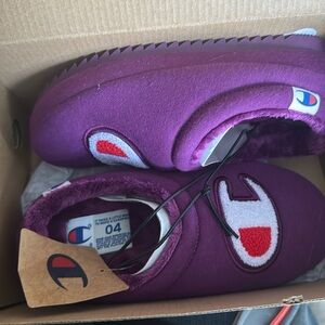 CHAMPION SLIPPERS